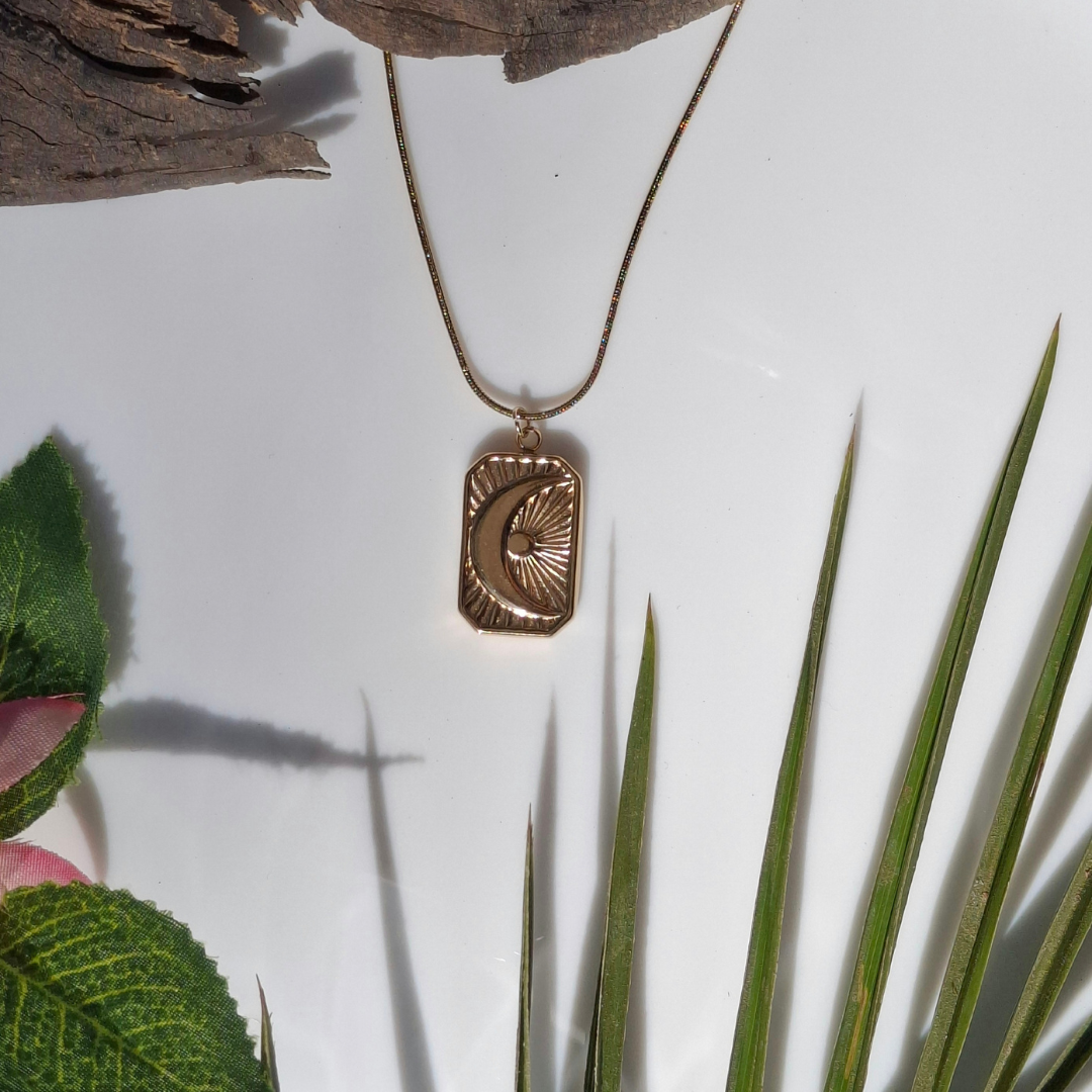 Solara Engraved Pendant Chain