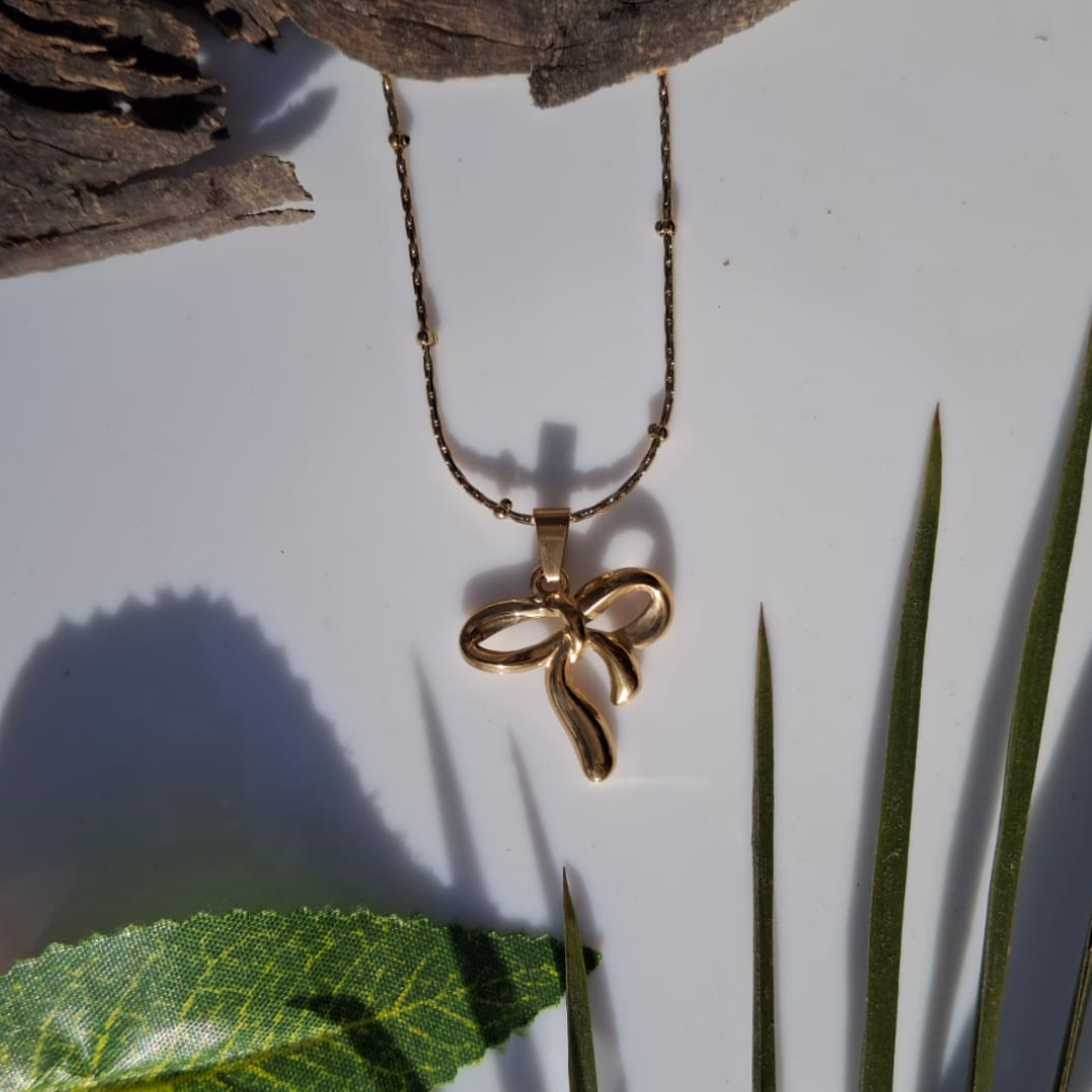 Abstract Knot Pendant Necklace