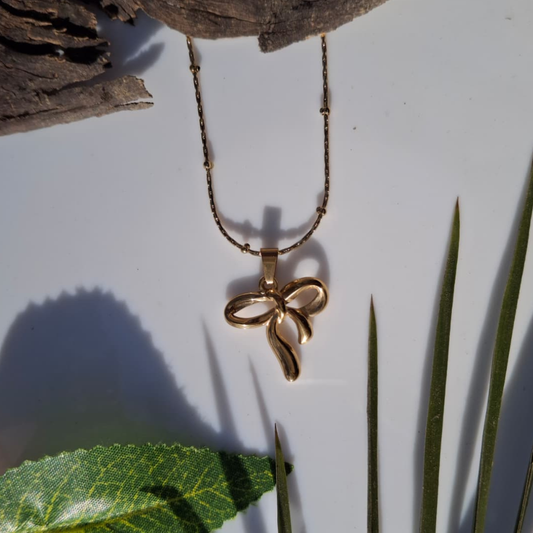 Abstract Knot Pendant Necklace