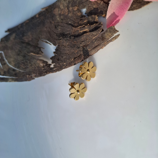 Daisy Bloom Gold Stud Earrings