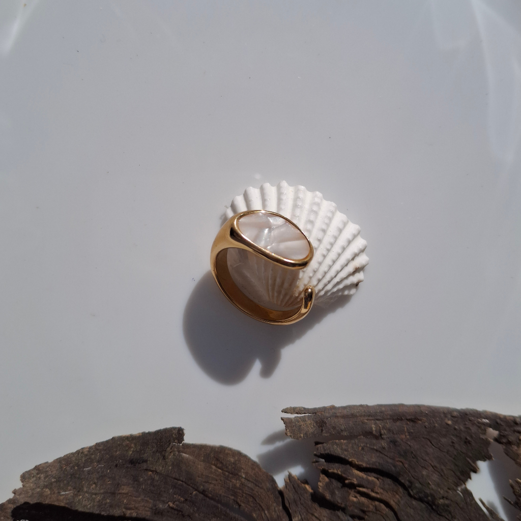 Golden Oval Shell Stone Adjustable Ring