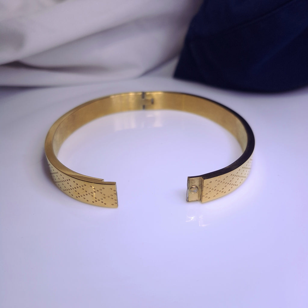 Aura Gold Minimal Bracelet