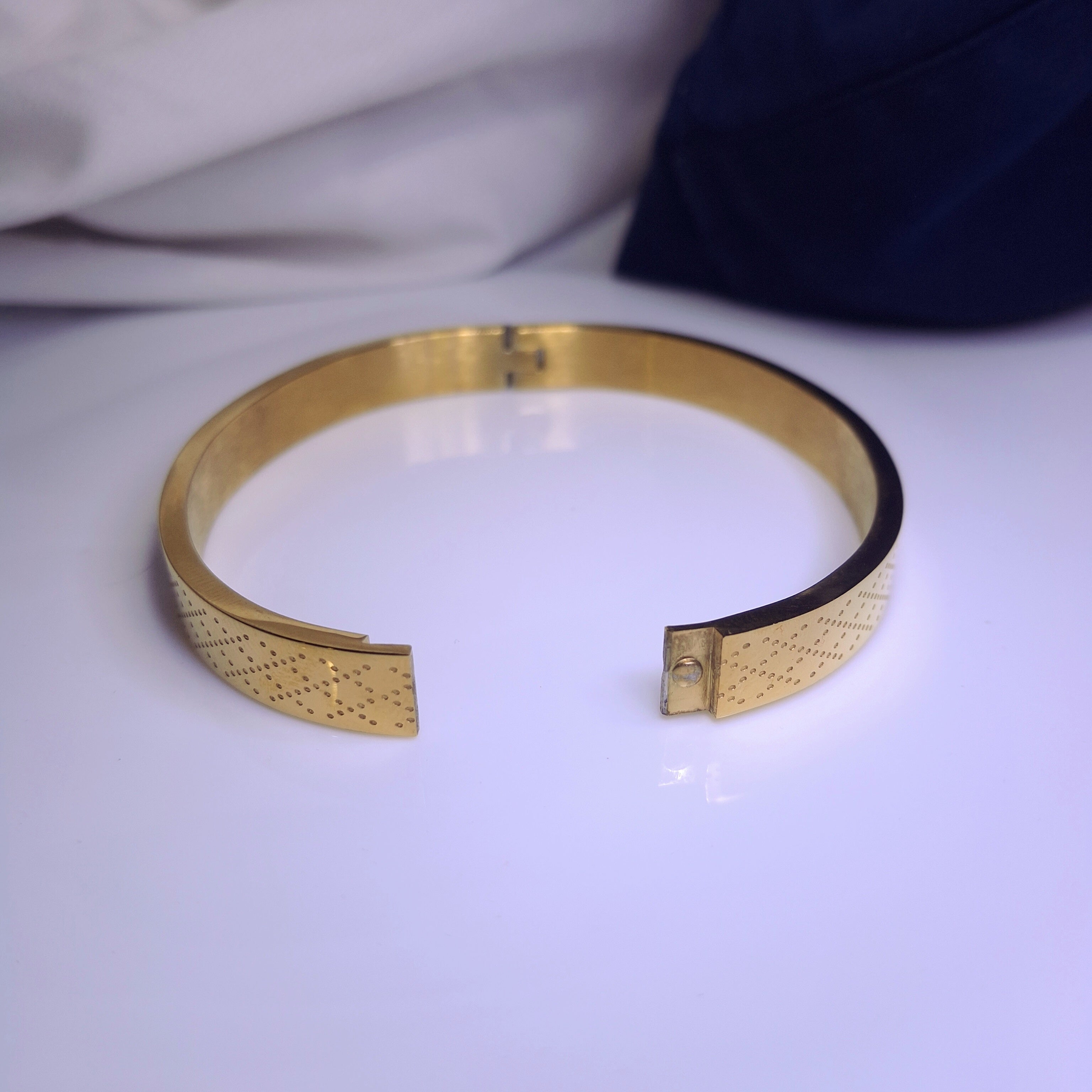 Aura Gold Minimal Bracelet