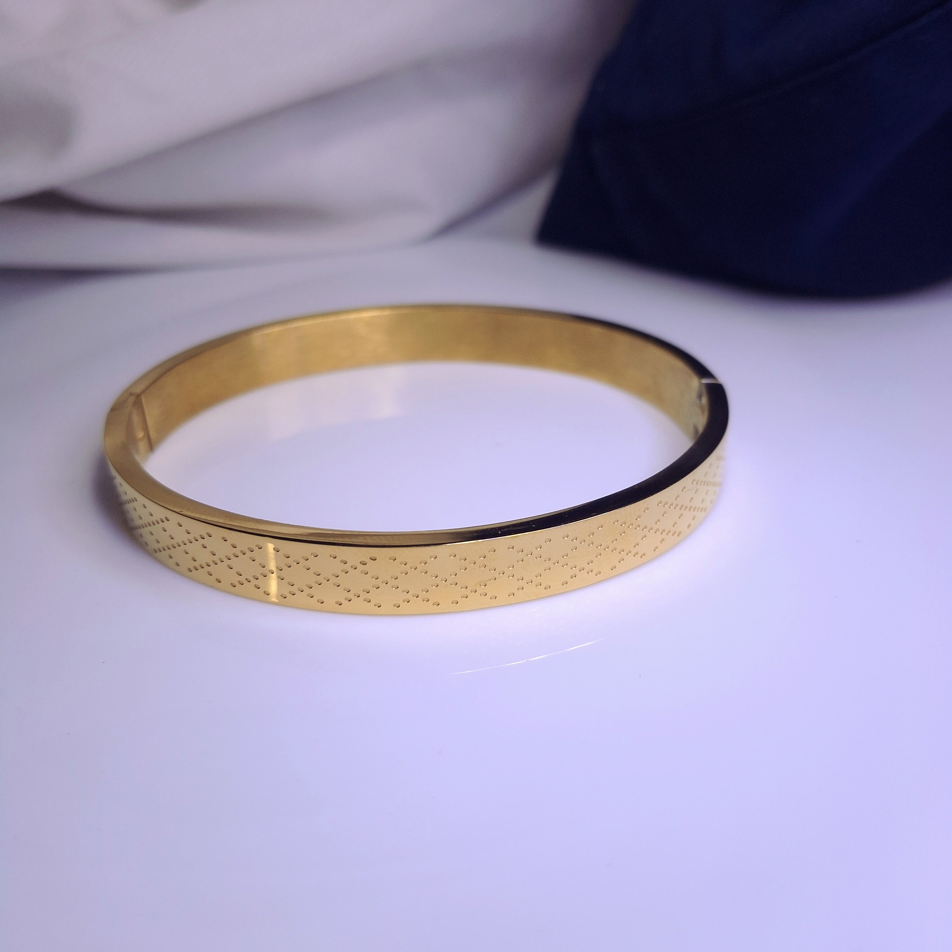 Aura Gold Minimal Bracelet