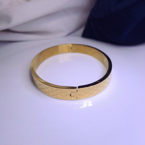 Aura Gold Minimal Bracelet