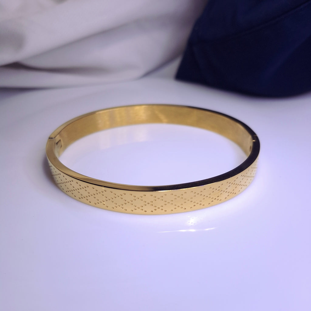 Aura Gold Minimal Bracelet